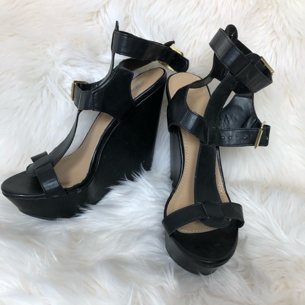Breckelle's Black Chunky Strap Heel Size 10